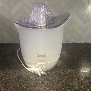 DeLonghi White and Gray Citrus Juicer